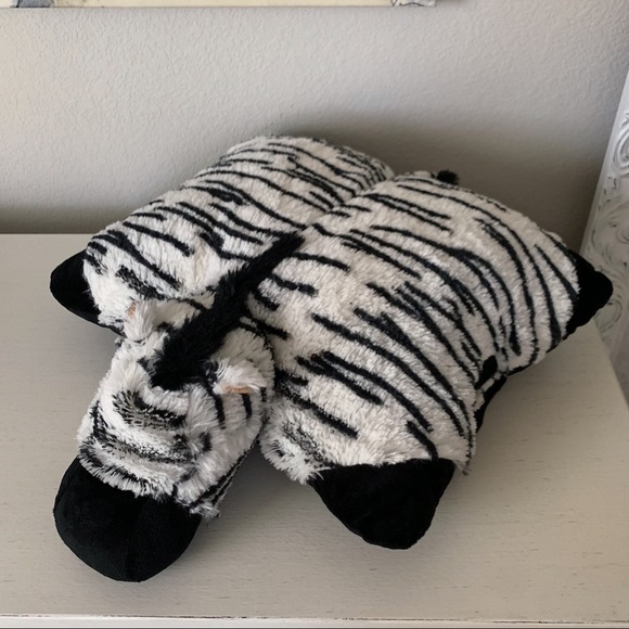 NWOT Zebra Pillow Pet - Picture 13 of 16